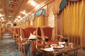 luxury-trains-of-india-golden-chariot3